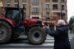 Agricultores franceses protestam contra Macron antes de feira agrícola