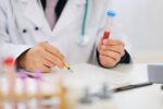 Creatinina alta: causas, sintomas (e o que fazer)