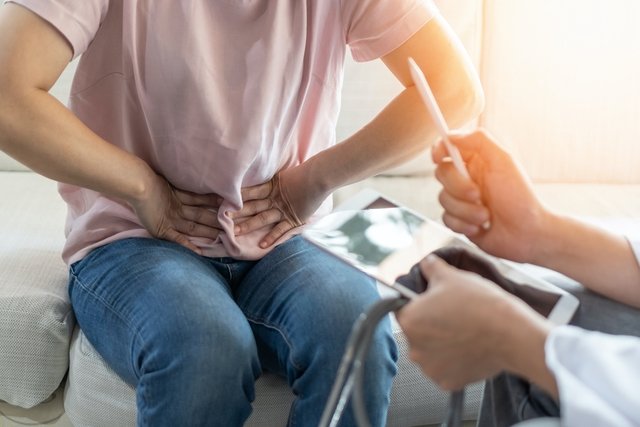 Flatulência excessiva: 9 causas comuns (e o que fazer)