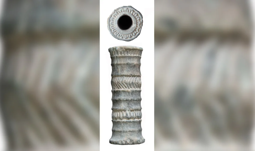 Frasco de 4.000 anos contém batom vermelho antigo, mostram arqueólogos
