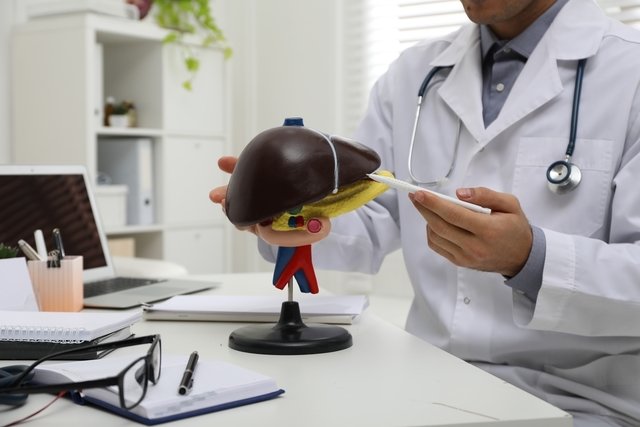 Hepatite: o que é, sintomas, tipos, causas e tratamento