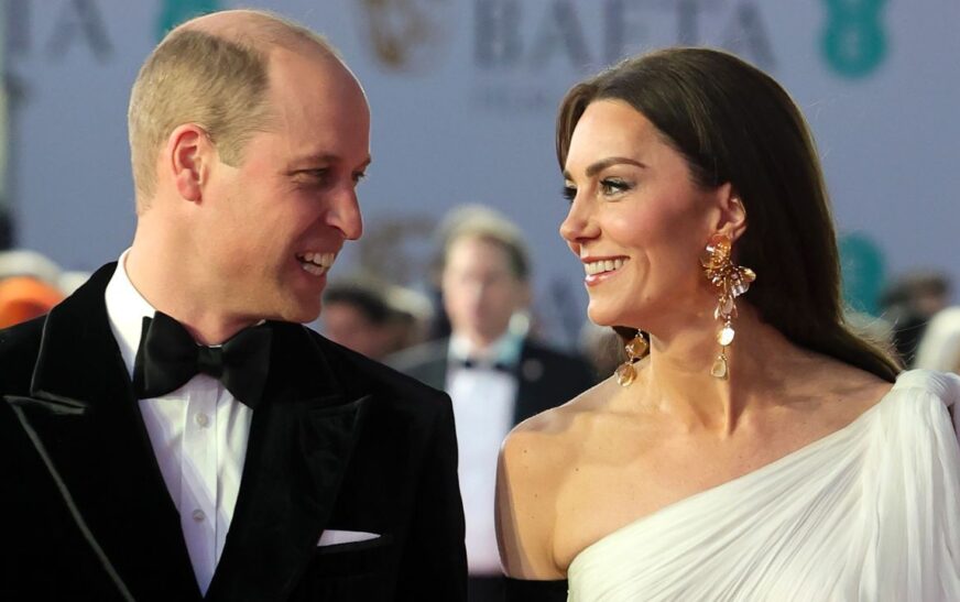 Kate precisa estar aqui, diz príncipe William durante viagem