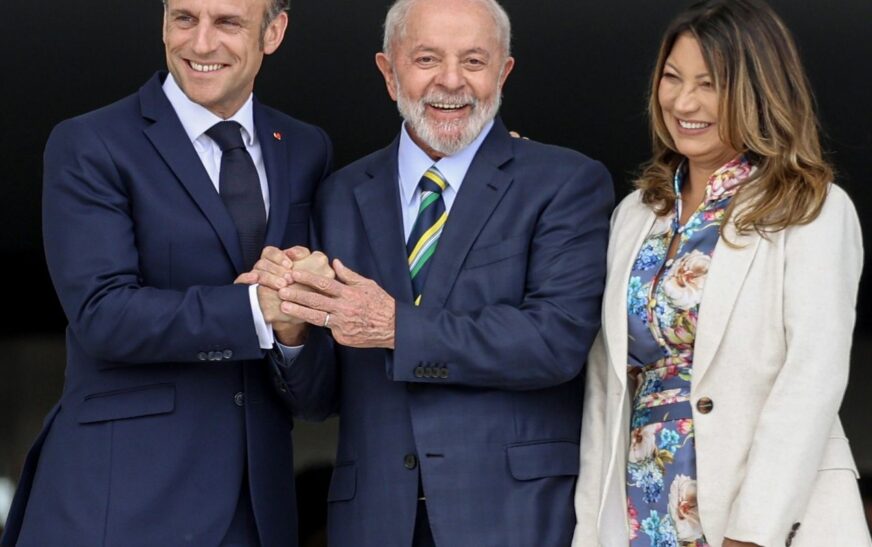 Lula concede a Macron a Ordem Nacional do Cruzeiro do Sul