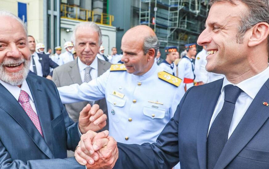 Macron chega ao Planalto para último dia de agenda no Brasil