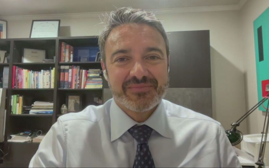 “Marco histórico”, diz à CNN médico brasileiro que comandou transplante de rim de porco em humano