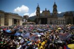 Milhares de pessoas protestam na Colômbia contra reformas de Petro
