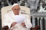 Papa Francisco diz que opção de renunciar é apenas “uma hipótese distante”
