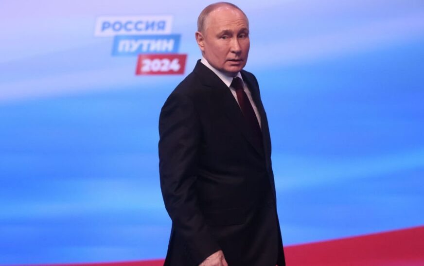 Putin vence eleições russas com 87,3% dos votos e estende poder até 2030