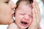 Rouquidão no bebê: principais causas e o que fazer
