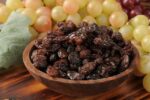 Uva passa: 8 benefícios e como consumir (com receitas)
