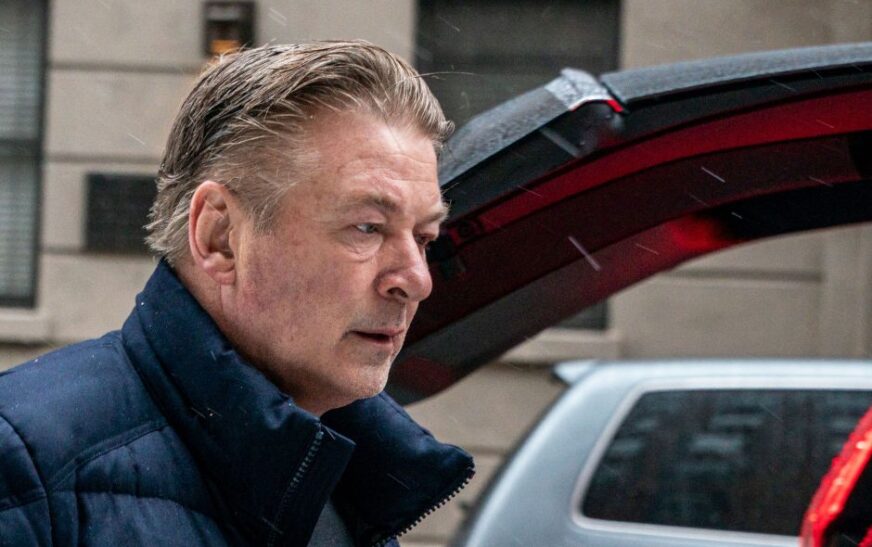 Juíza nega pedido de Alec Baldwin para retirar acusação por morte em filme