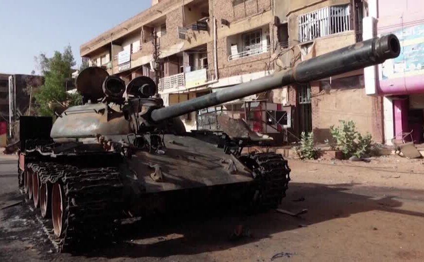 Milhares buscam refúgio após invasão militar de al-Fashir, no Sudão