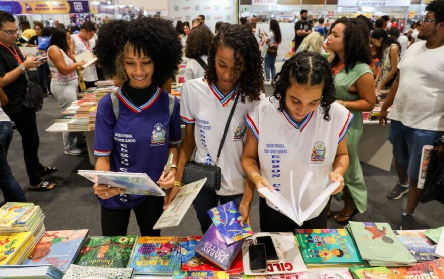 Secretaria da Educação da Bahia oferta à rede estadual milhares de livros adquiridos na Bienal
