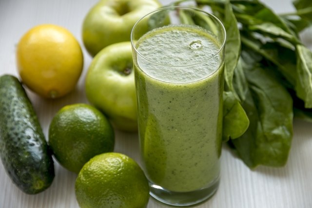 Suco verde: 7 benefícios e como fazer (com receitas)