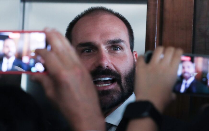 Motta notifica Eduardo Bolsonaro sobre processo de perda do mandato