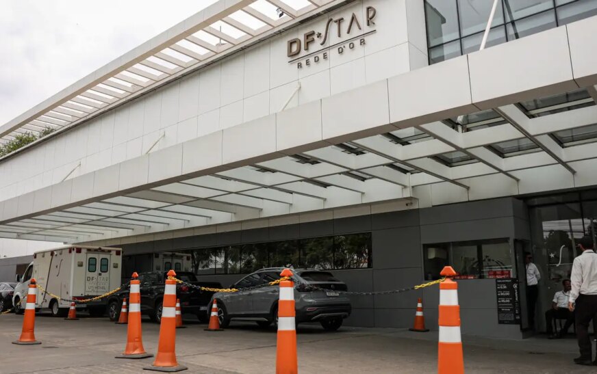 Bolsonaro passa por cirurgia após crise de soluço