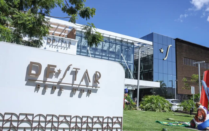 Bolsonaro recebe alta hospitalar e volta a cumprir pena na PF