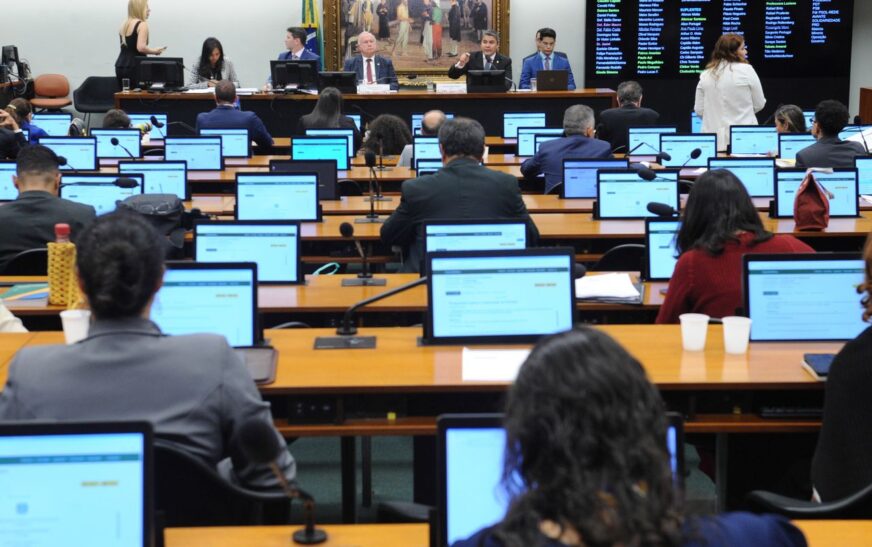 CCJ da Câmara aprova cassação de Carla Zambelli