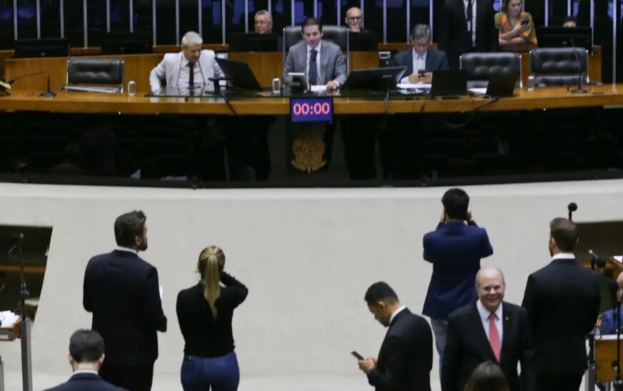 Câmara pode votar hoje projeto com novas regras para devedor contumaz