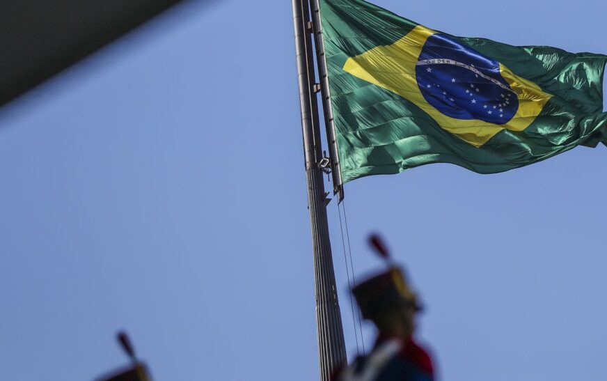 Políticos e autoridades celebram queda da Lei Magnitsky contra Moraes