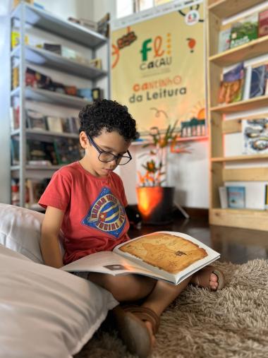 Dia do Leitor: Governo da Bahia celebra avanços na formação de novos leitores e nos lançamentos de livros no estado | SECOM