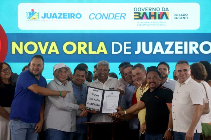 Em Juazeiro, governador entrega ambulância e autoriza obras na Orla pelo Novo PAC