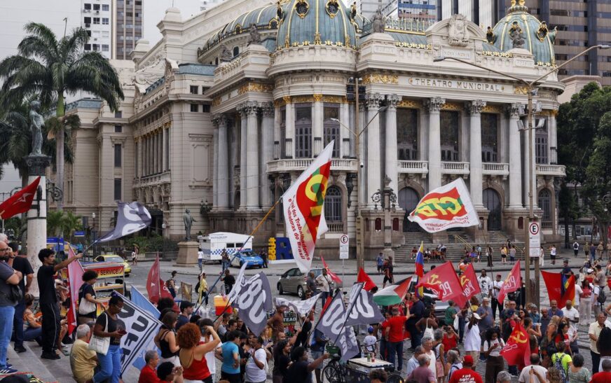Manifestação no Rio lembra 8 de janeiro e rejeita anistia a golpistas