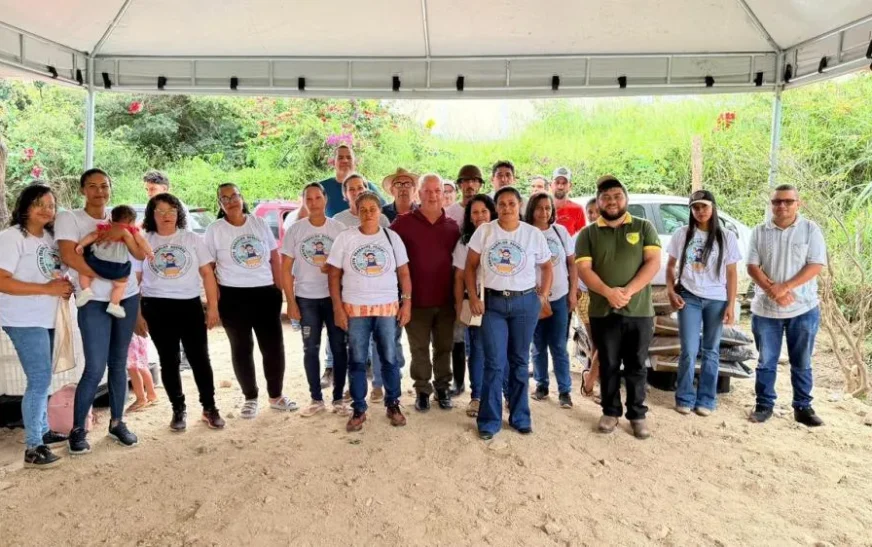 Instituto Sofrê realiza entrega de pintos do Projeto de Avicultura Sustentável em Itagibá e Boa Nova
