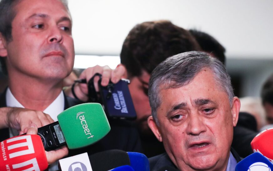 José Guimarães diz ser contra socorro do governo federal ao BRB