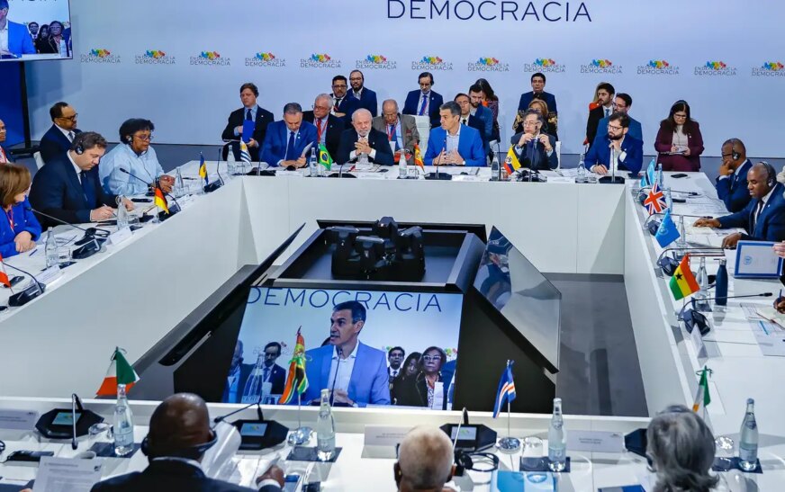 Pobres não podem pagar por irresponsabilidade das guerras, diz Lula