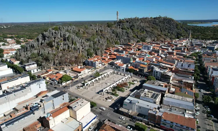 Risco extremo de desabamento em encostas do Santuário de Bom Jesus da Lapa mobiliza MP e Prefeitura