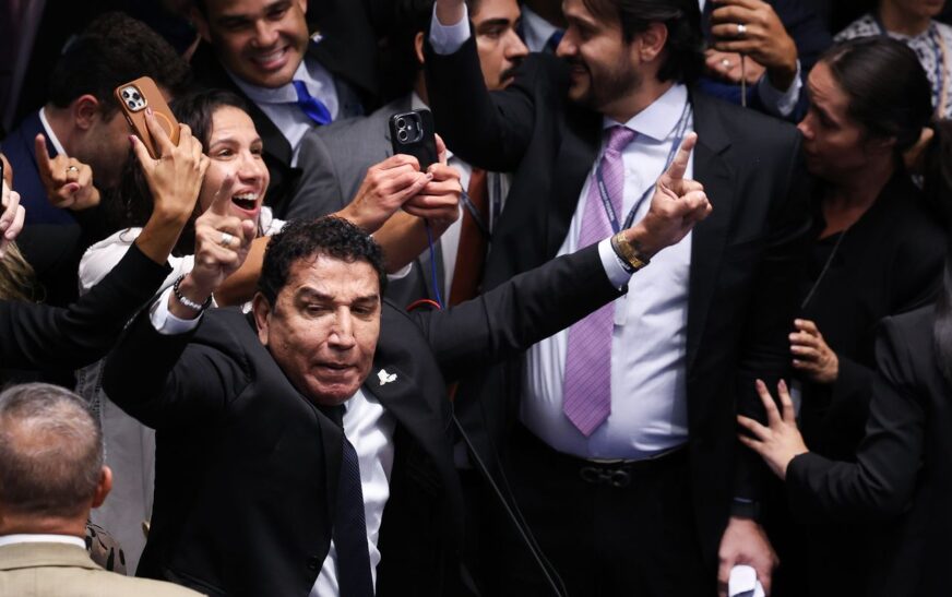 Senado rejeita indicação de Messias para STF
