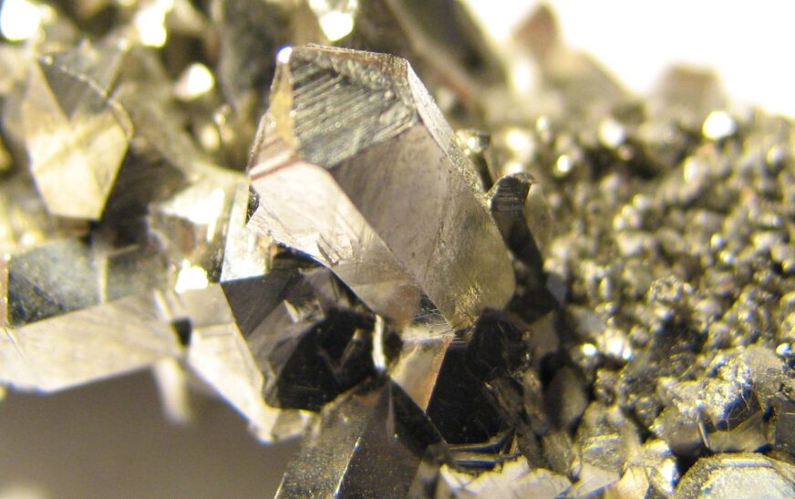 Brasil tem "vazio estratégico" em minerais críticos, diz especialista