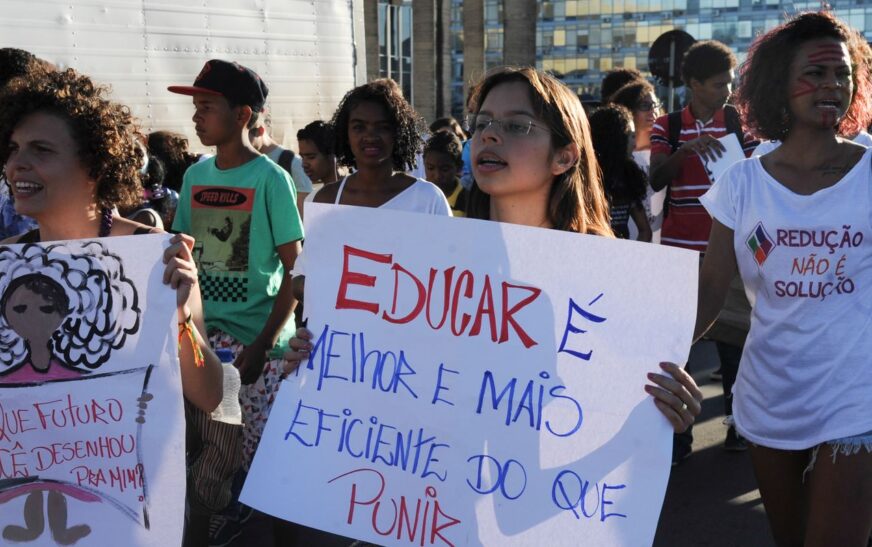 CCJ adia novamente análise de PEC sobre redução da maioridade penal