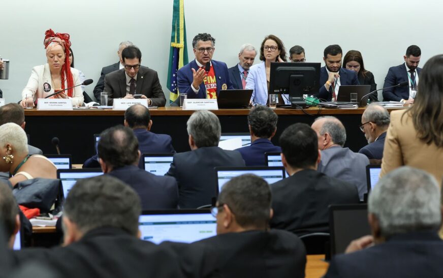 Centrão tenta derrubar transição de 60 dias para fim da escala 6×1