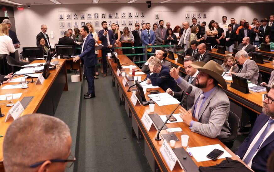 Conselho de Ética suspende três deputados por motim na Câmara