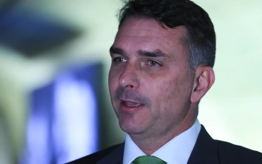 Deputados pedem investigação sobre relação entre Vorcaro e Flávio
