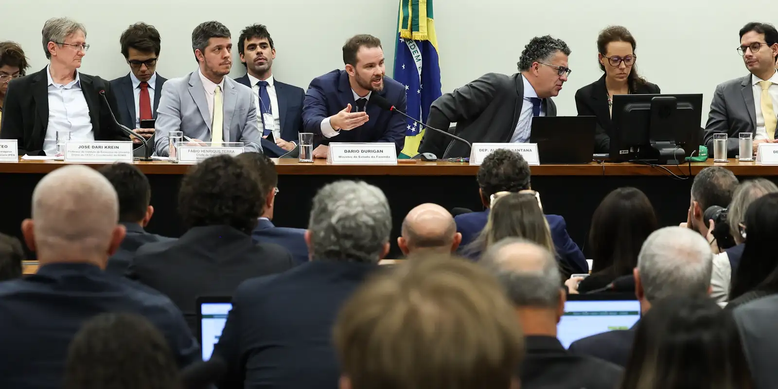 Durigan diz ser contra qualquer compensação ao fim da escala 6×1