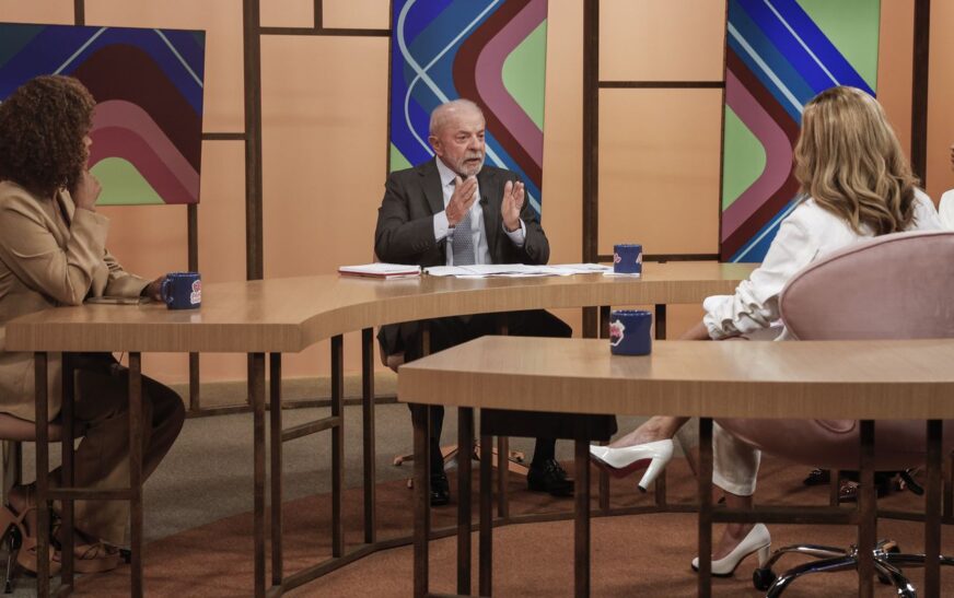 Lula diz que monitora preço dos combustíveis todos os dias
