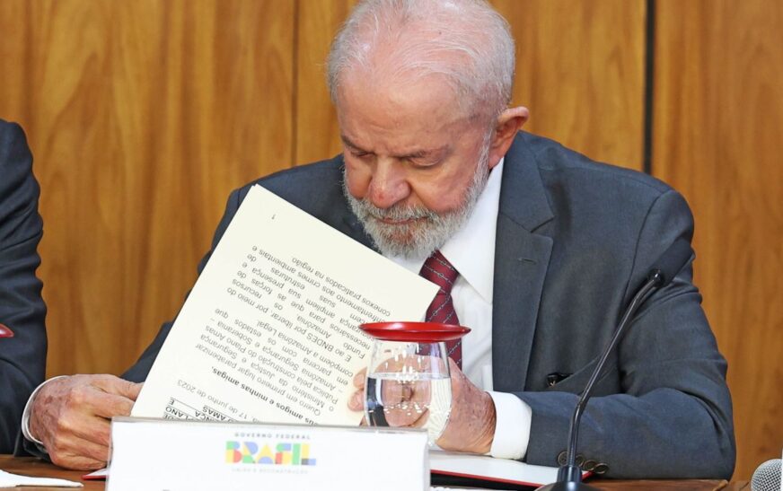 Lula veta lei que reconhece estágio como experiência profissional