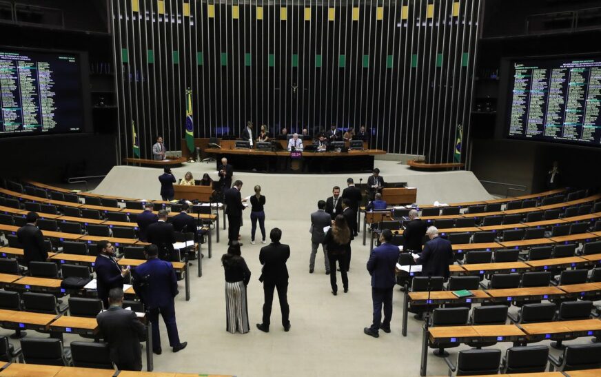 Minirreforma eleitoral reduz controle de gastas partidários; entenda