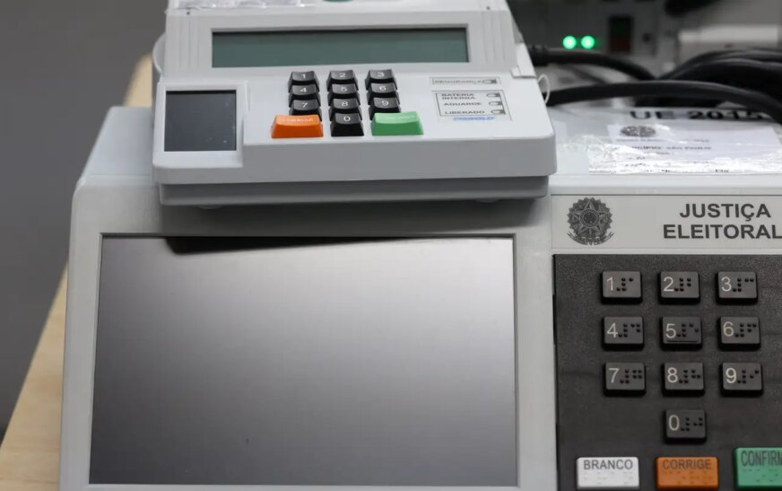 Pesquisa aponta que fake news sobre eleições miram urnas eletrônicas