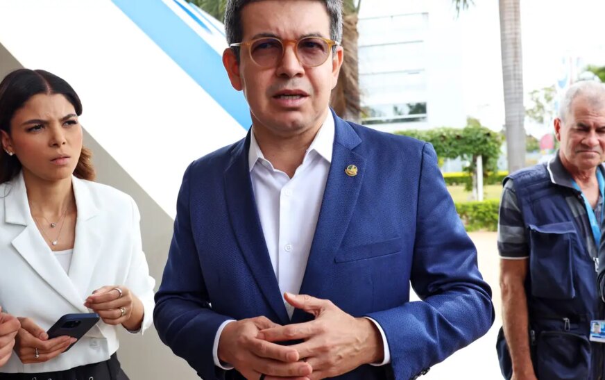 Randolfe Rodrigues afirma que governo deve indicar outro nome para STF