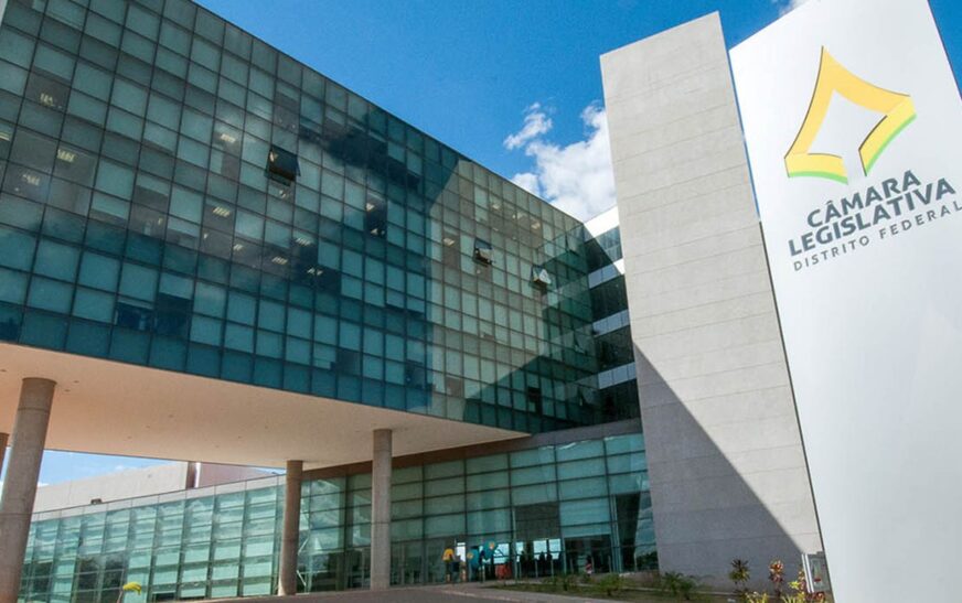 Deputados distritais extinguem jornada 6×1 de terceirizados