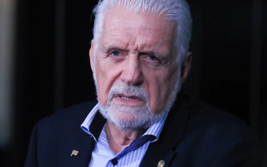 Jaques Wagner anuncia saída da liderança do governo no Senado
