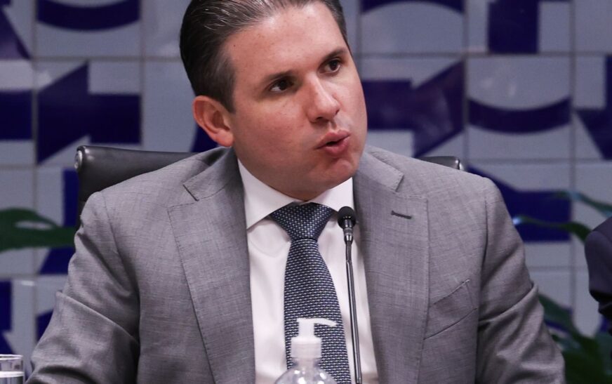 Motta convoca reunião de líderes para votar PL do fim da escala 6x1