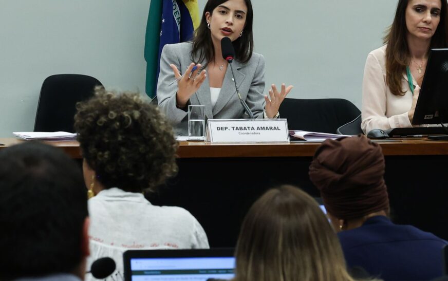 Proposta que criminaliza misoginia avança na Câmara dos Deputados