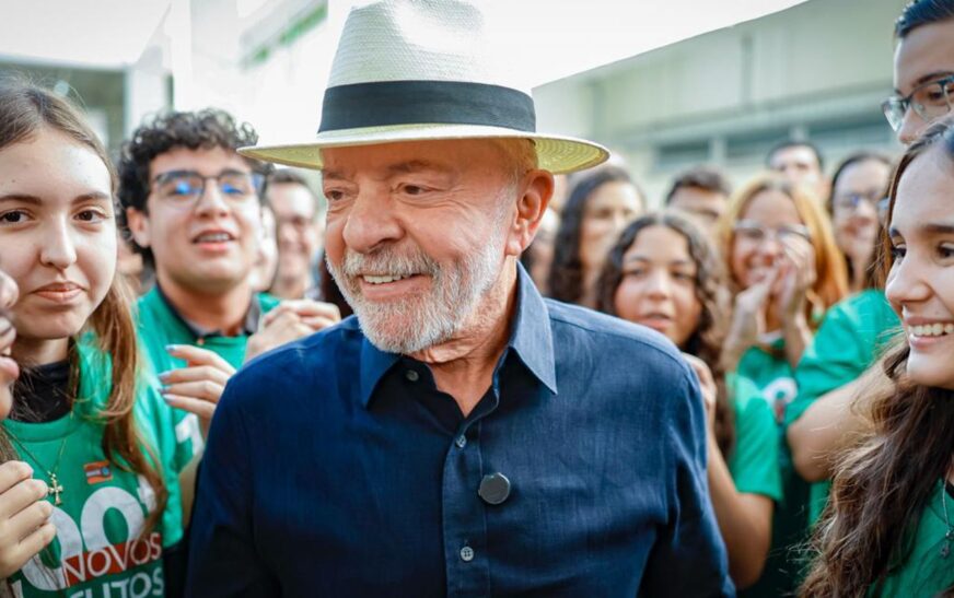 “Quem tinha que aumentar a taxa seríamos nós”, diz Lula sobre EUA
