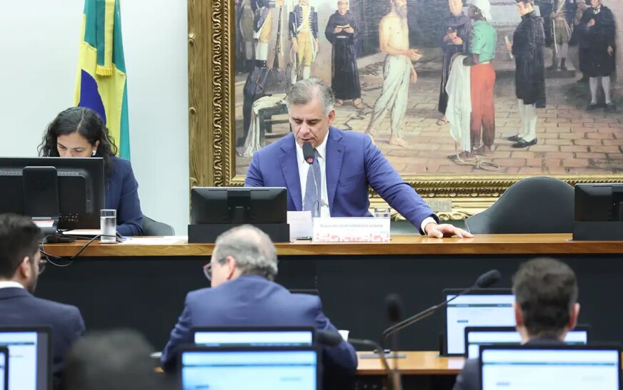CCJ da Câmara aprova fim da aposentadoria como punição para juízes