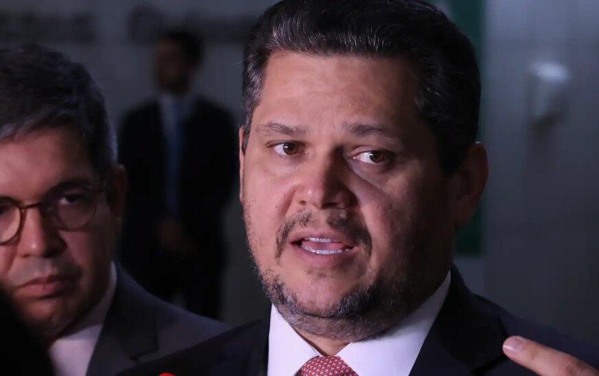 Alcolumbre envia PEC do fim da escala 6x1 para CCJ do Senado
